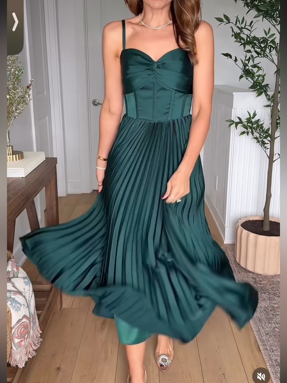 Emerald Green Pleated Spaghetti-Strap Midi Dress - Picture 2 of 9
